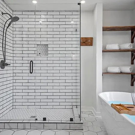 La Belle Vie Lovely Suite With Hot Tub & Firepit
